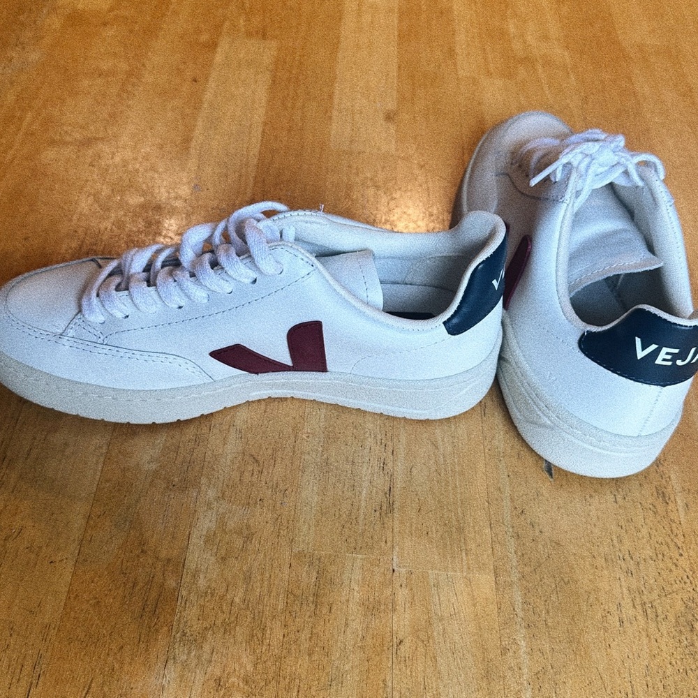 veja V-12 sneaker in extra white & marsala nautico